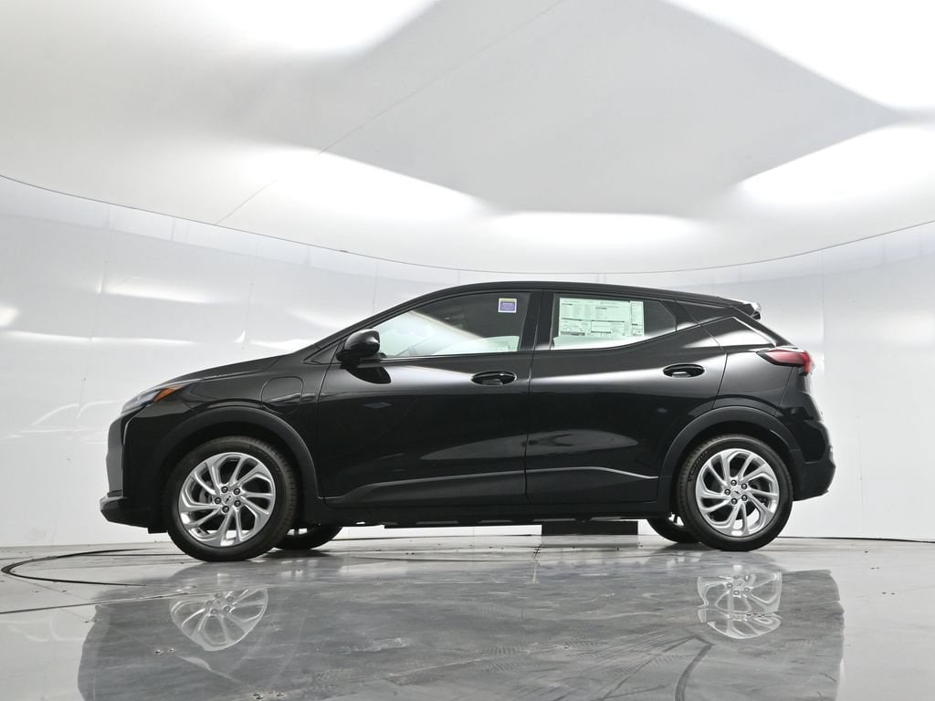 2027 Chevrolet Bolt LT - Photo 7