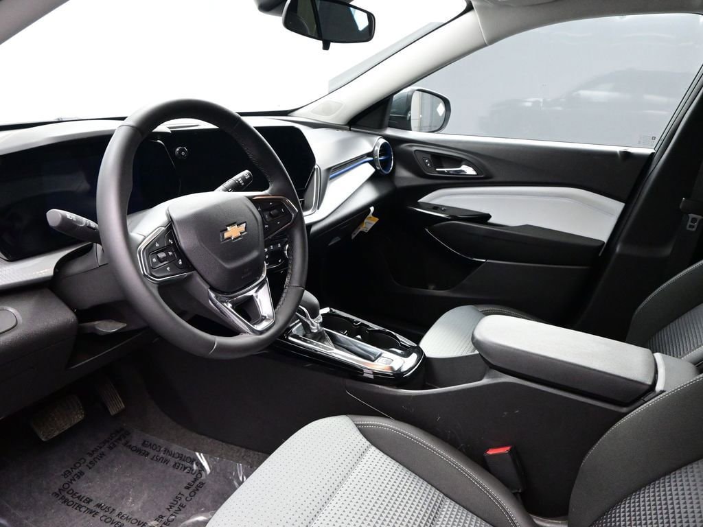 2025 Chevrolet Trax LT photo 3