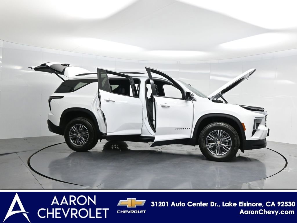 2026 Chevrolet Traverse photo 3