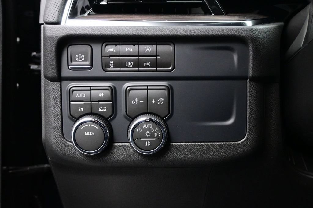 2026 Chevrolet Suburban Premier - Photo 17