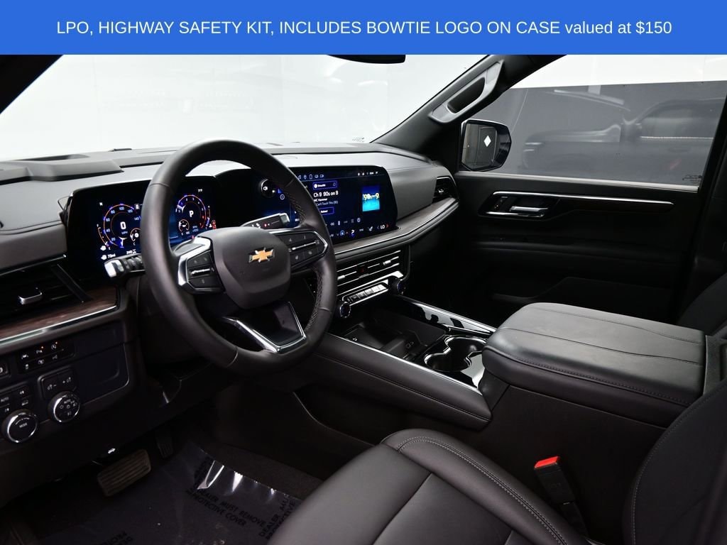 2025 Chevrolet Suburban LT photo 3