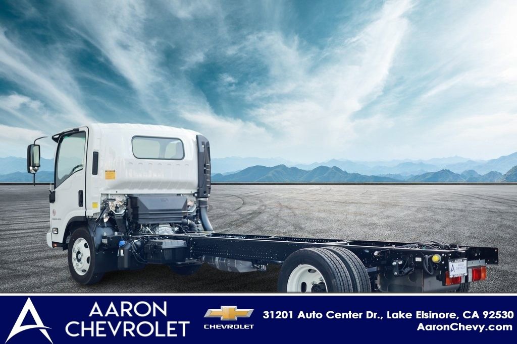 2024 Chevrolet Silverado photo 2
