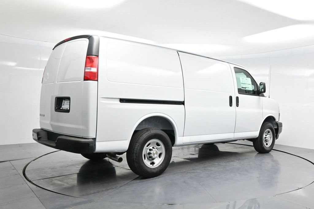 2026 Chevrolet Express Cargo Work Van - Photo 44