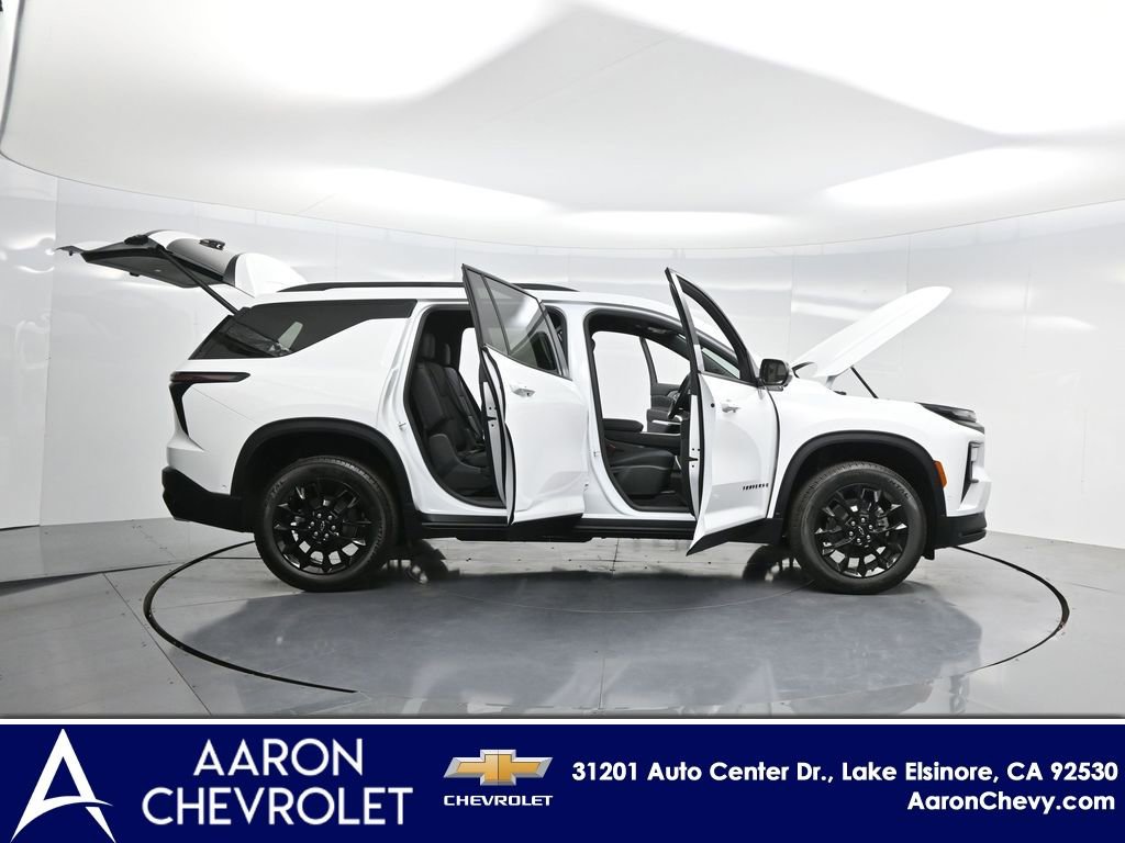 2025 Chevrolet Traverse photo 3