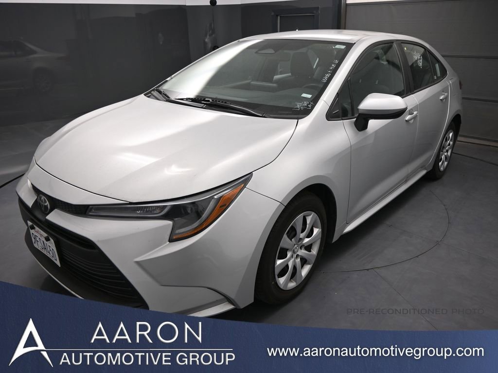 2023 Toyota Corolla LE's photo