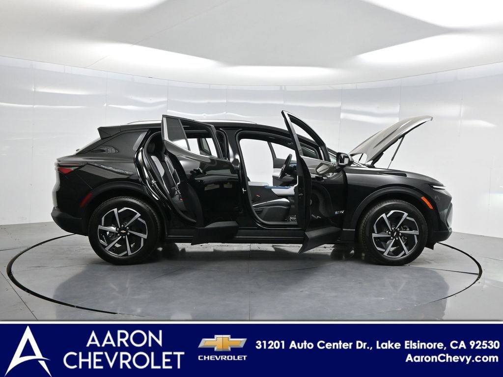 2026 Chevrolet Equinox EV LT 2 photo 2