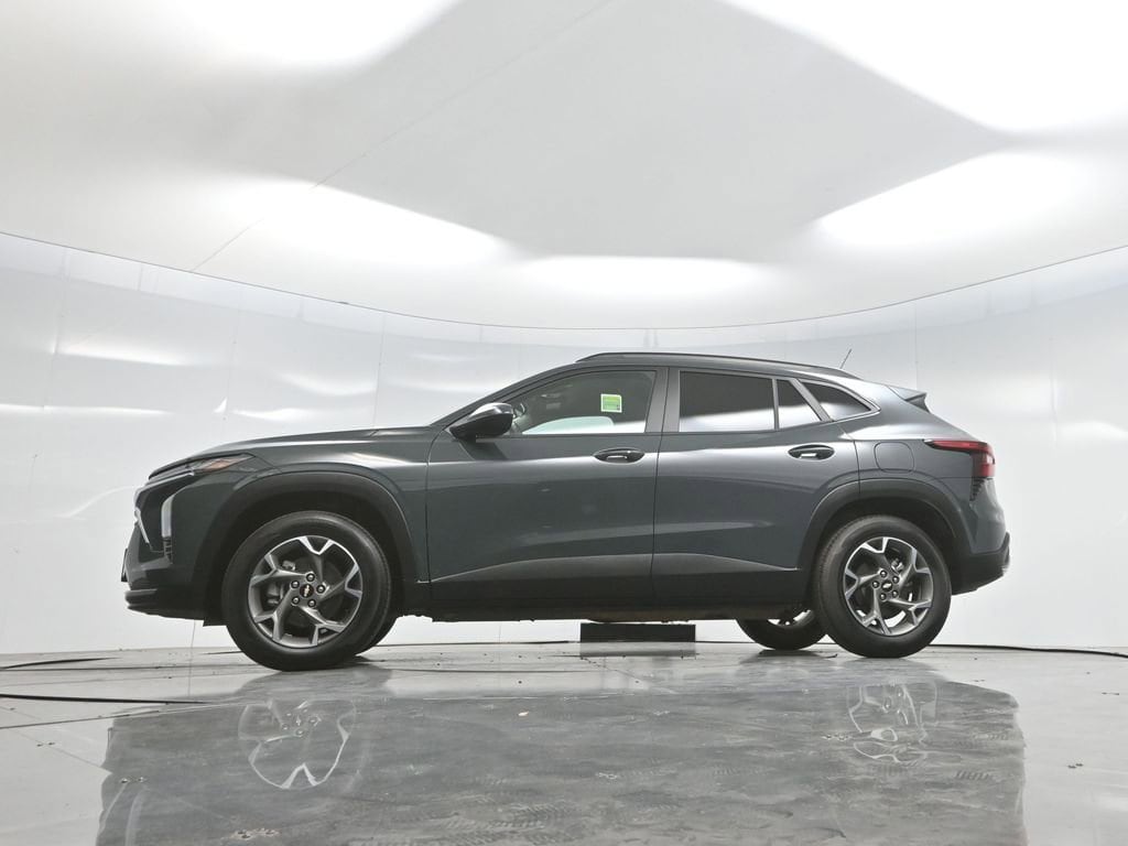 2025 Chevrolet Trax LT photo 6
