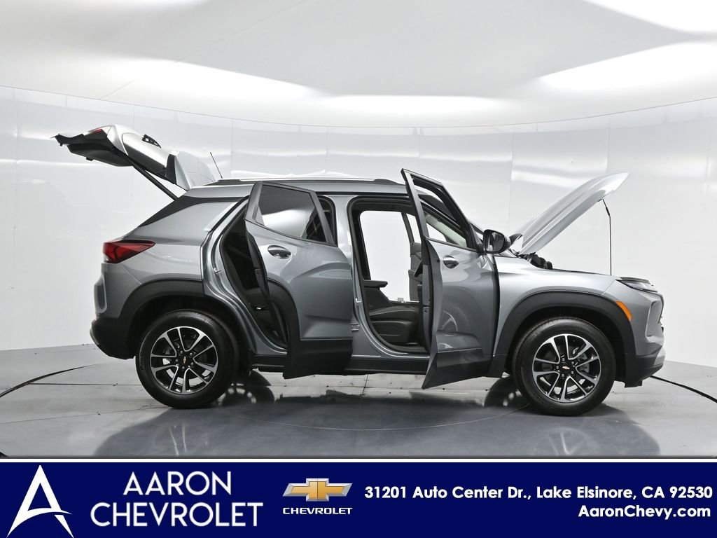 2025 Chevrolet Trailblazer LT photo 3