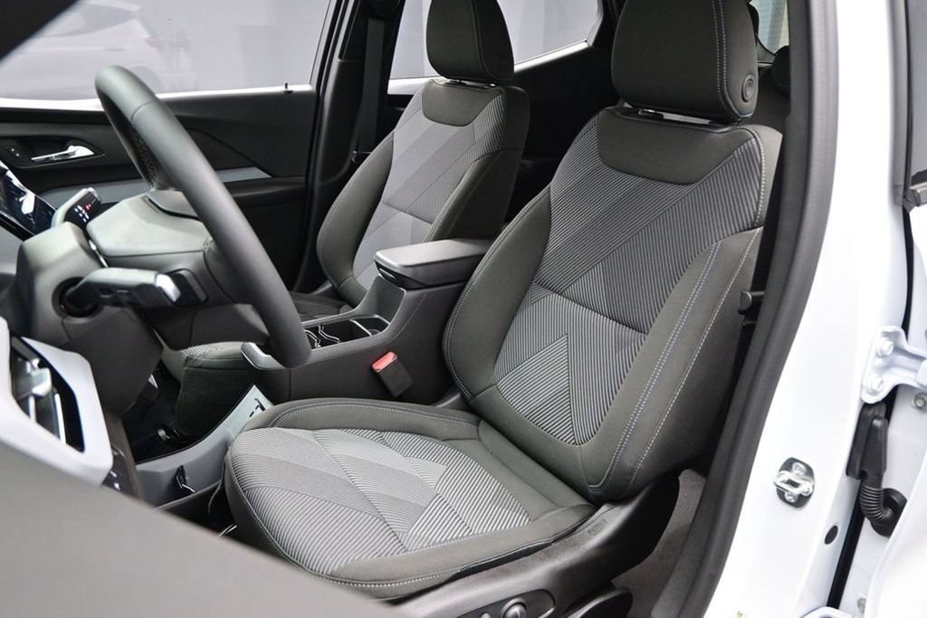 2027 Chevrolet Bolt LT - Photo 9