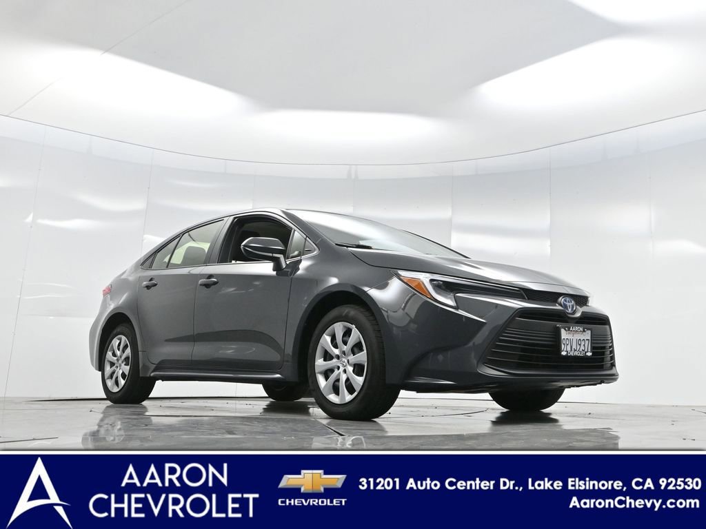 2025 Toyota Corolla Hybrid LE photo 2