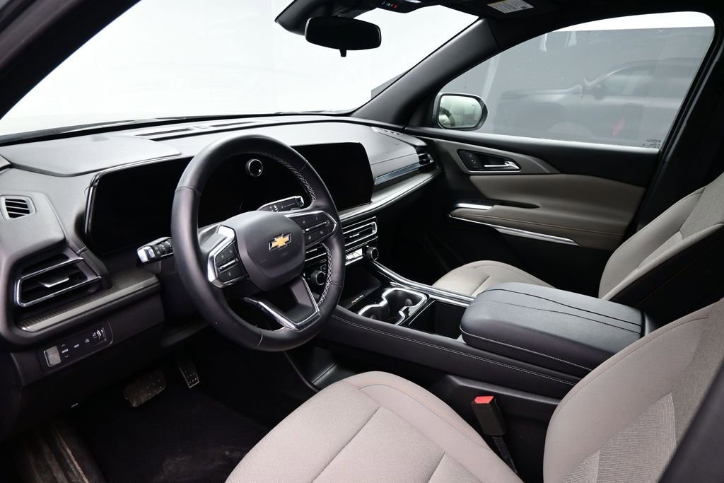2025 Chevrolet Traverse LT photo 5