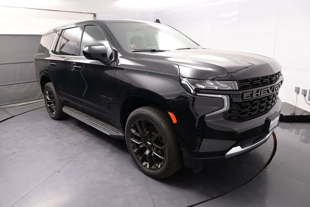 2023 Chevrolet Tahoe LS photo 3