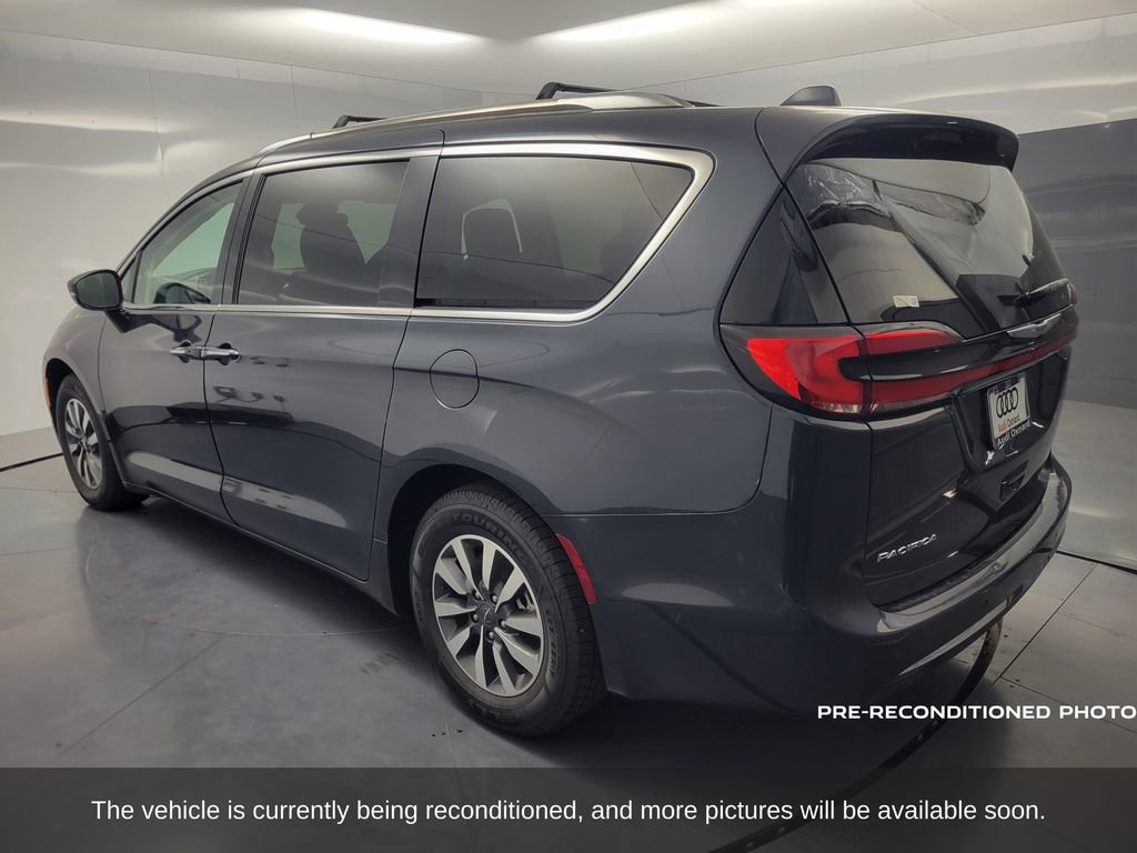 2021 Chrysler Pacifica Touring L photo 3