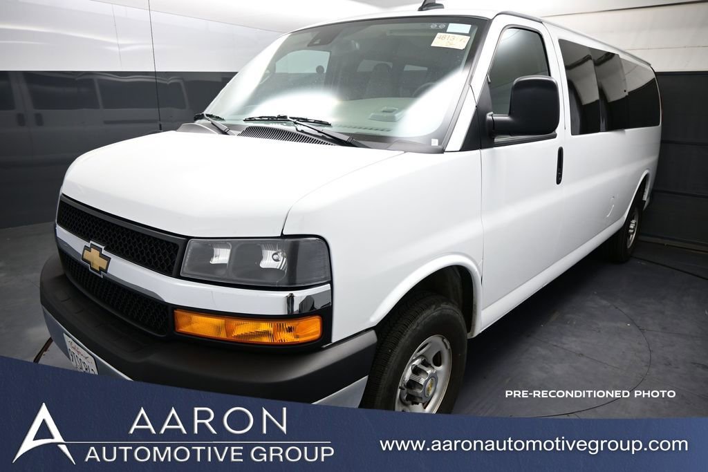 2025 Chevrolet Express 3500 LT Extended's photo