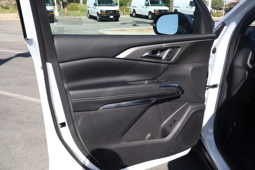 2027 Chevrolet Traverse LT - Photo 17