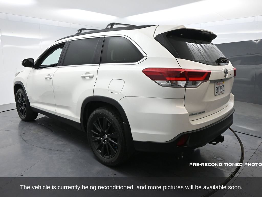 2019 Toyota Highlander SE photo 2