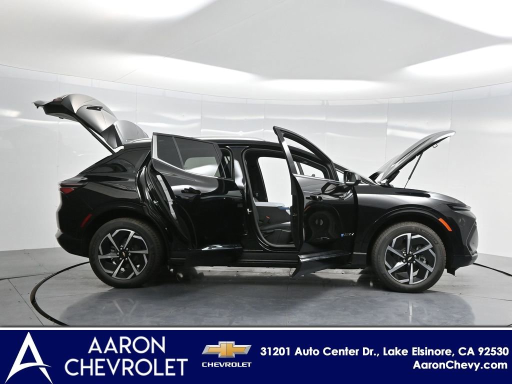 2025 Chevrolet Equinox EV 1LT photo 2