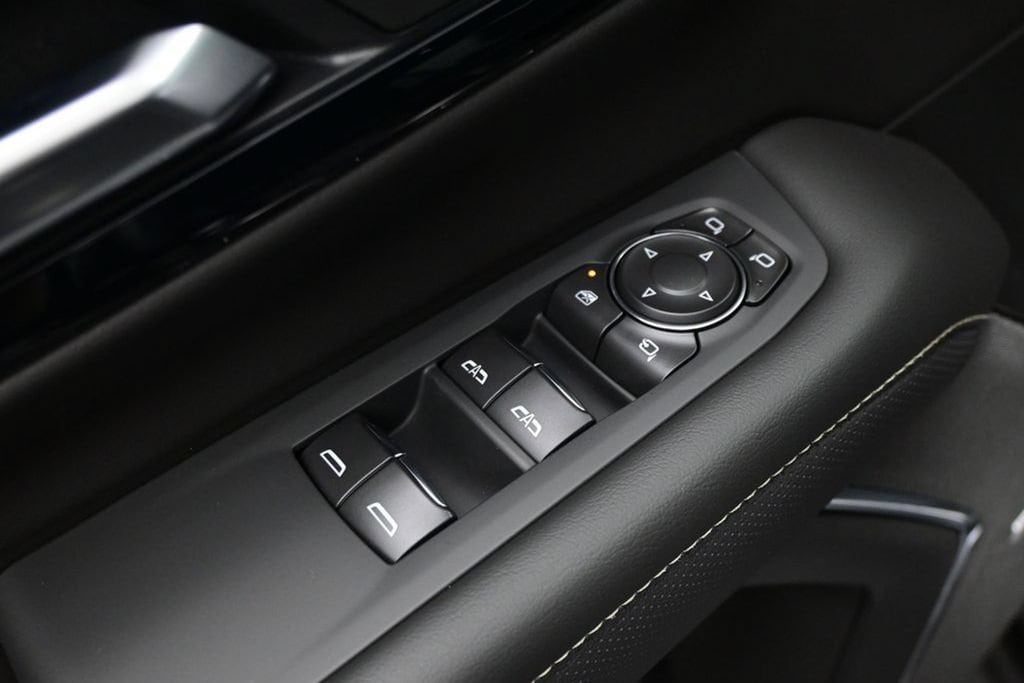 2026 Chevrolet Suburban Premier - Photo 13