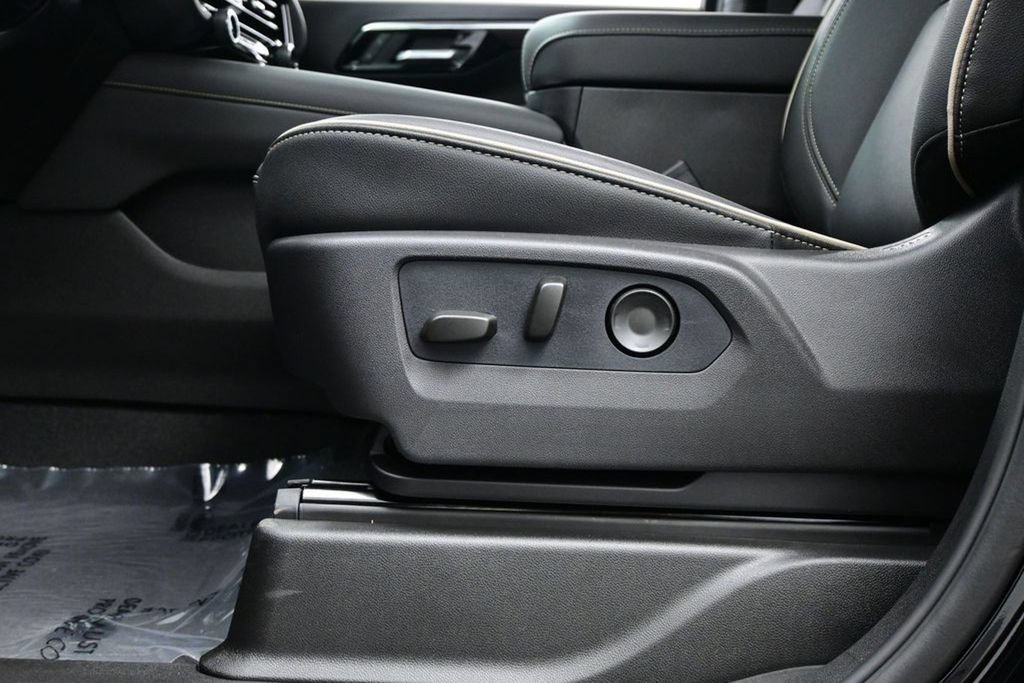 2026 Chevrolet Suburban Premier - Photo 16