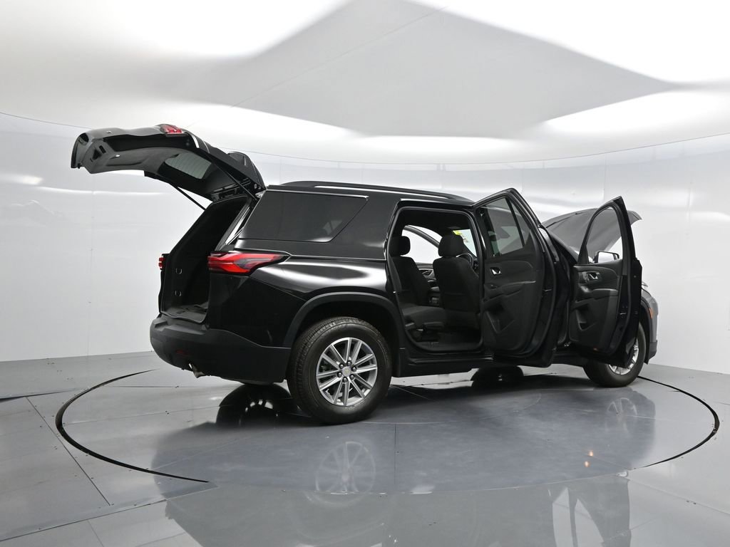 2022 Chevrolet Traverse Cloth 1LT photo 2