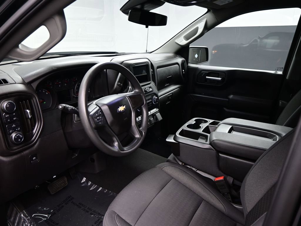 2024 Chevrolet Silverado 1500 Custom photo 3