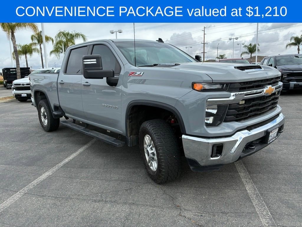 2024 Chevrolet Silverado 2500 HD LT photo 2
