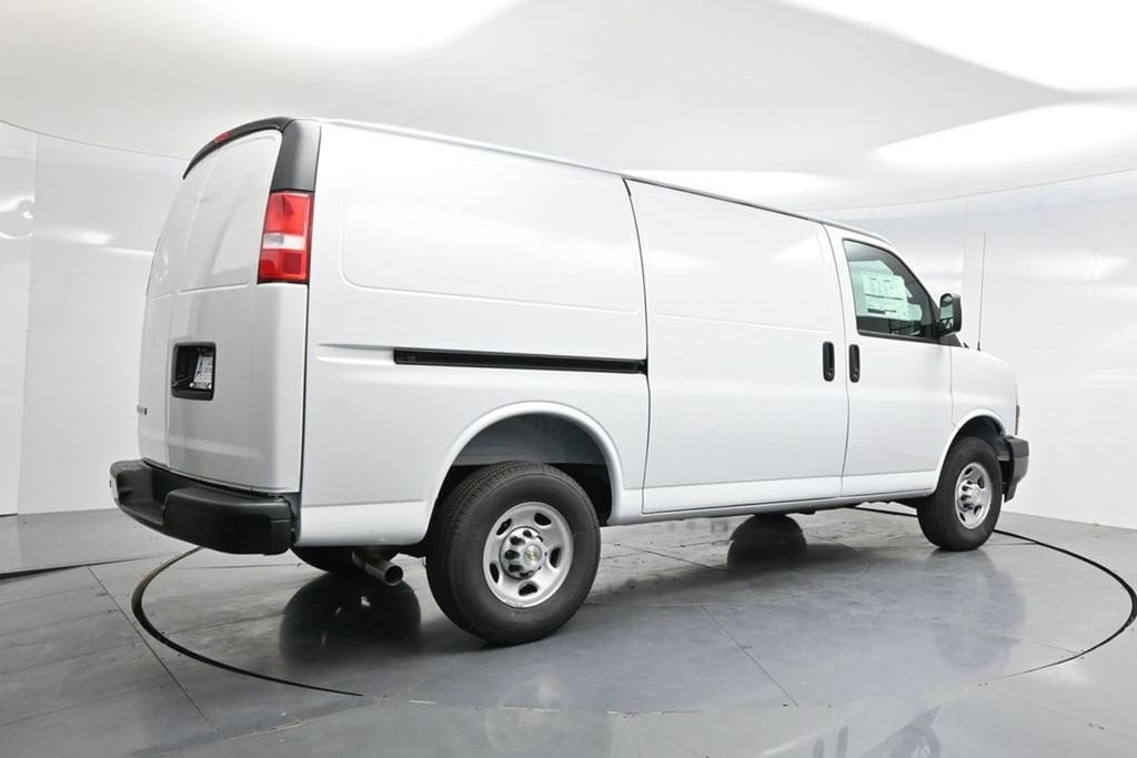2026 Chevrolet Express Cargo Work Van - Photo 36