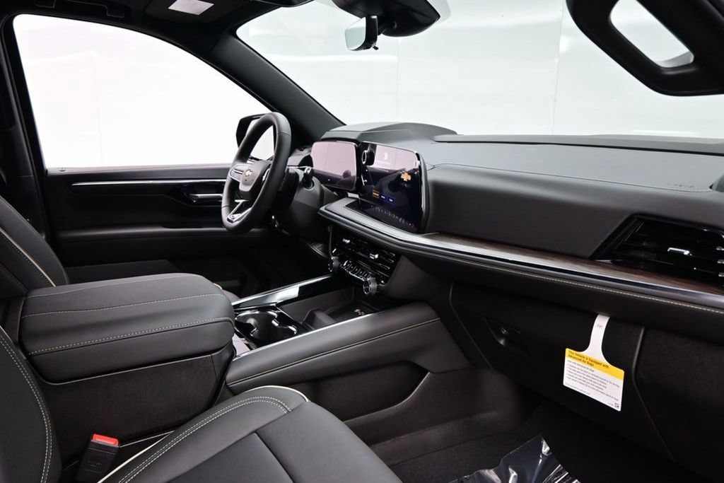2026 Chevrolet Suburban Premier - Photo 8
