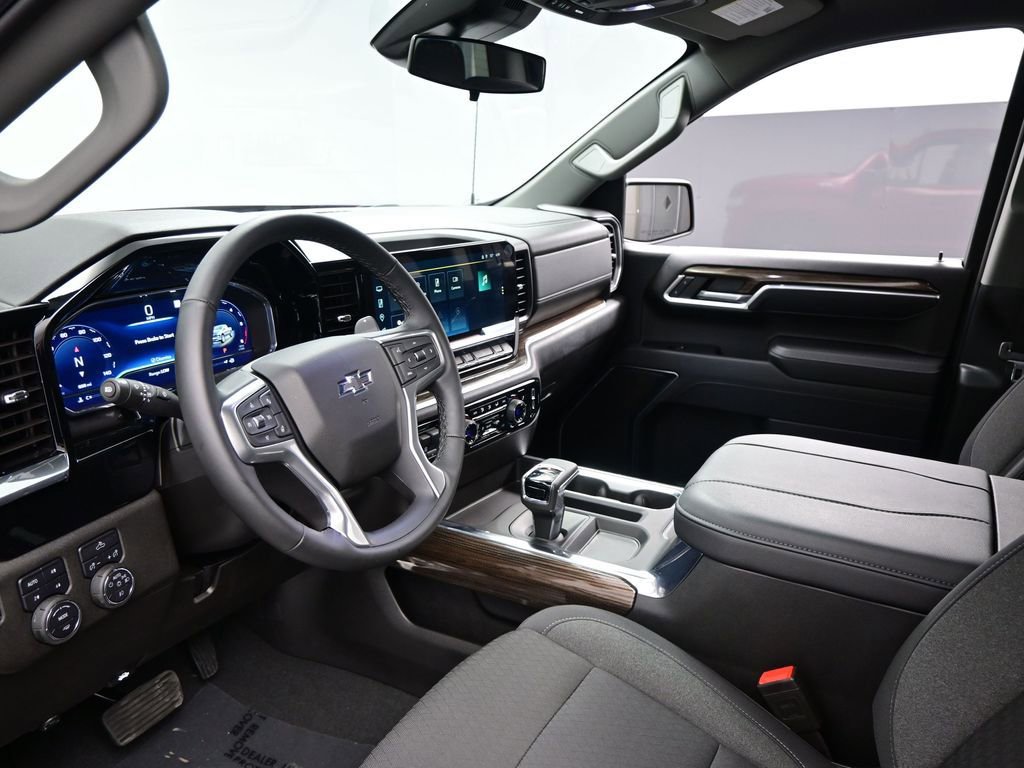 2025 Chevrolet Silverado 1500 RST photo 3
