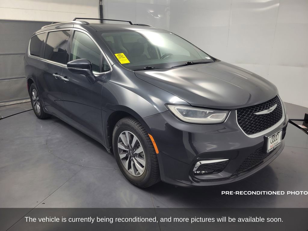 2021 Chrysler Pacifica Touring L photo 2