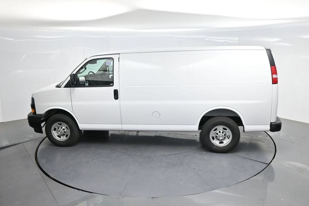 2026 Chevrolet Express Cargo Work Van - Photo 10