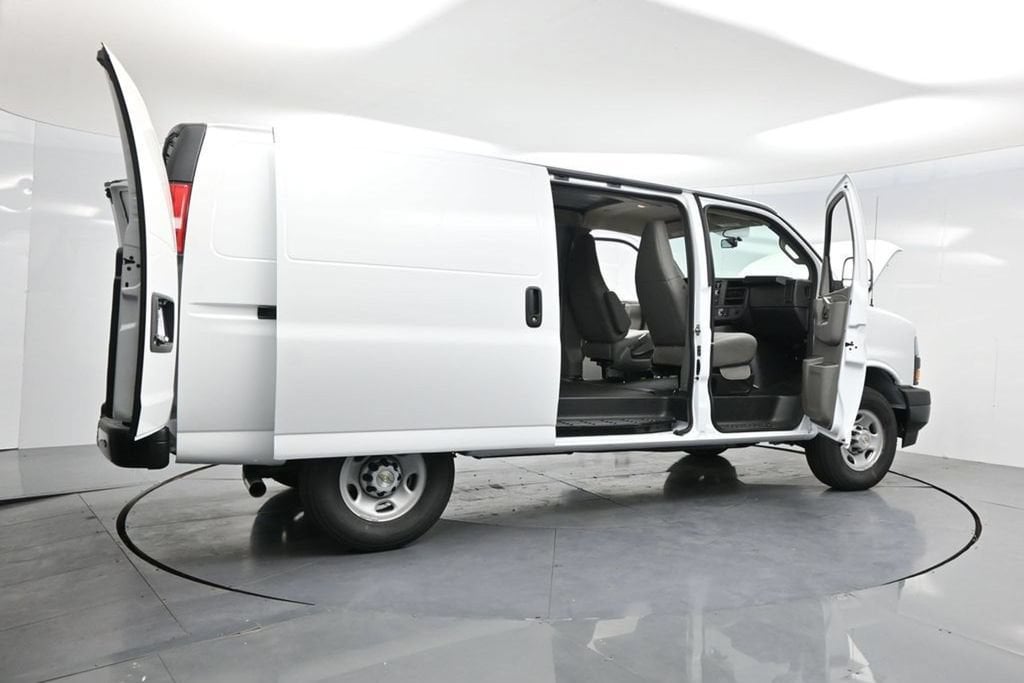 2026 Chevrolet Express Cargo Work Van - Photo 4