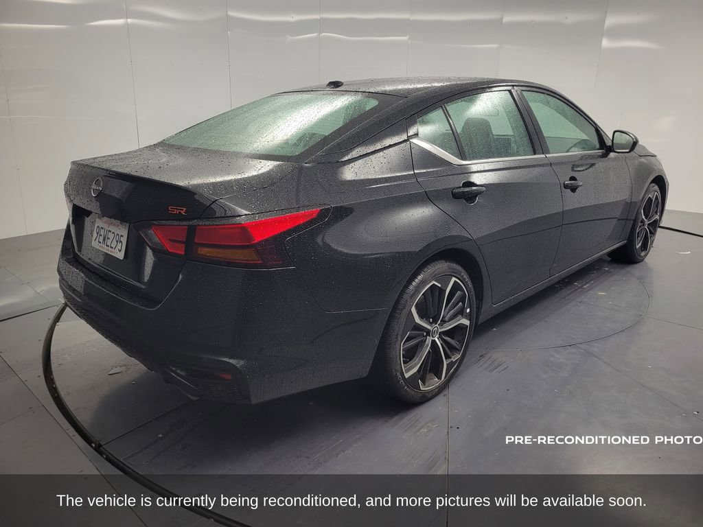 2023 Nissan Altima 2.5 SR photo 3