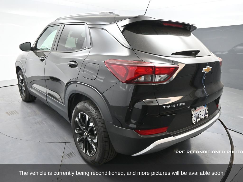 2023 Chevrolet Trailblazer LT photo 2