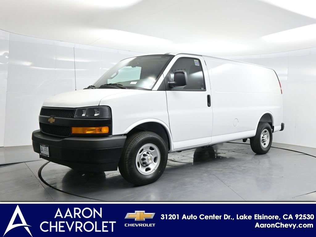 2026 Chevrolet Express 2500 Work Van HD's photo
