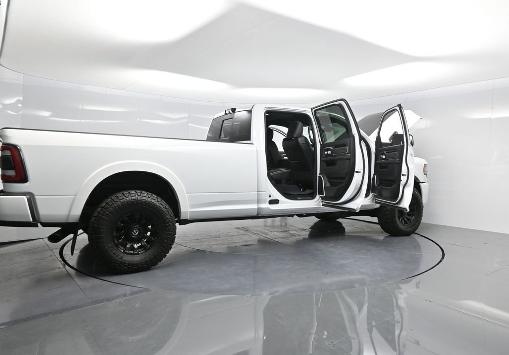 2022 Ram 3500 Laramie photo 4