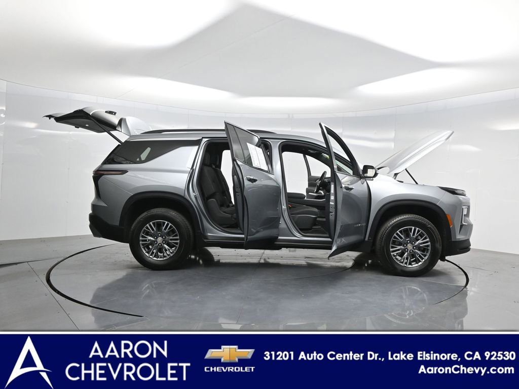 2025 Chevrolet Traverse photo 3