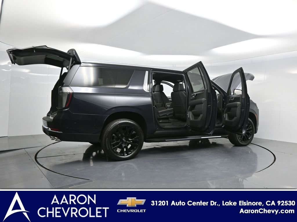2025 Chevrolet Suburban Premier photo 4