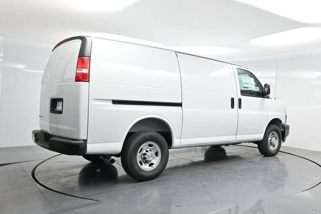 2026 Chevrolet Express Cargo Work Van - Photo 36