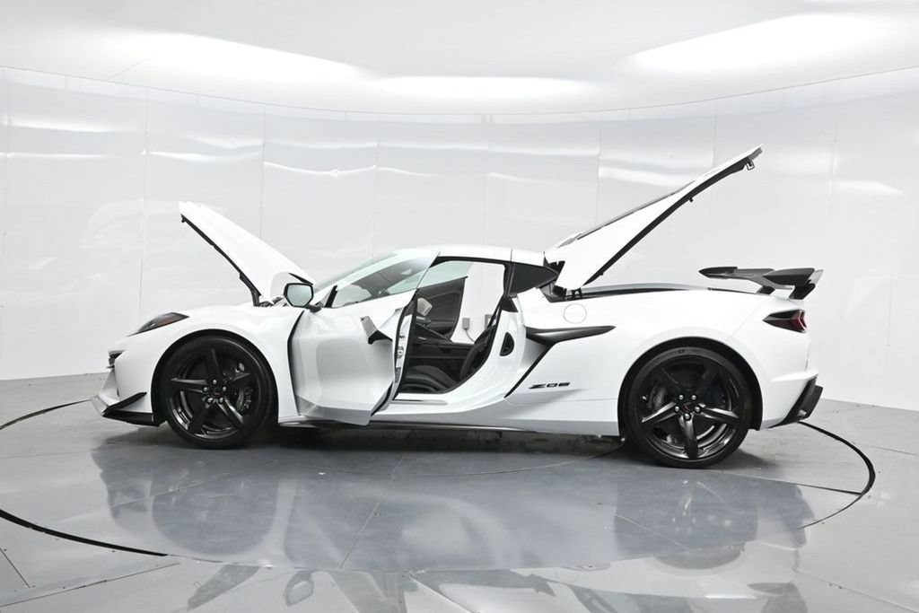 2025 Chevrolet Corvette 3LZ - Photo 38