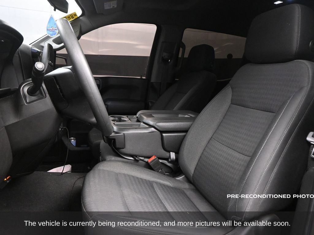 2022 Chevrolet Silverado 1500 Custom photo 2