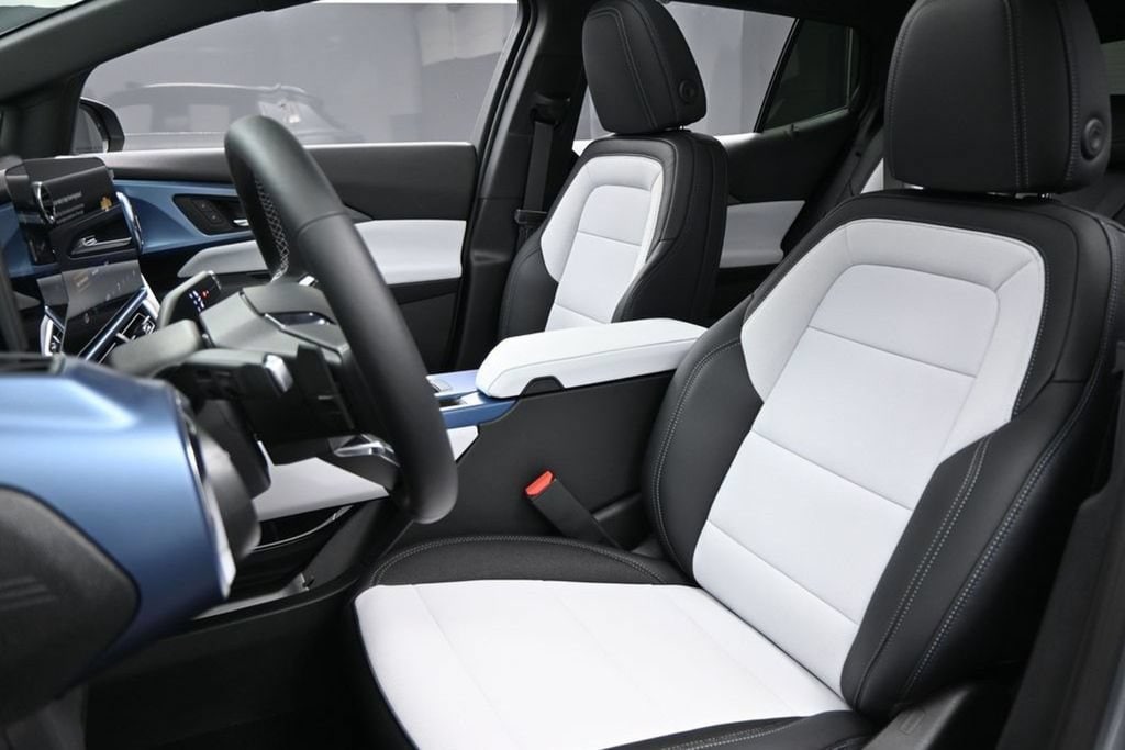 2026 Chevrolet Equinox EV 2LT - Photo 8