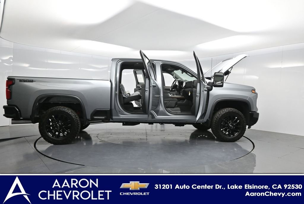 2025 Chevrolet Silverado 2500HD LT photo 3