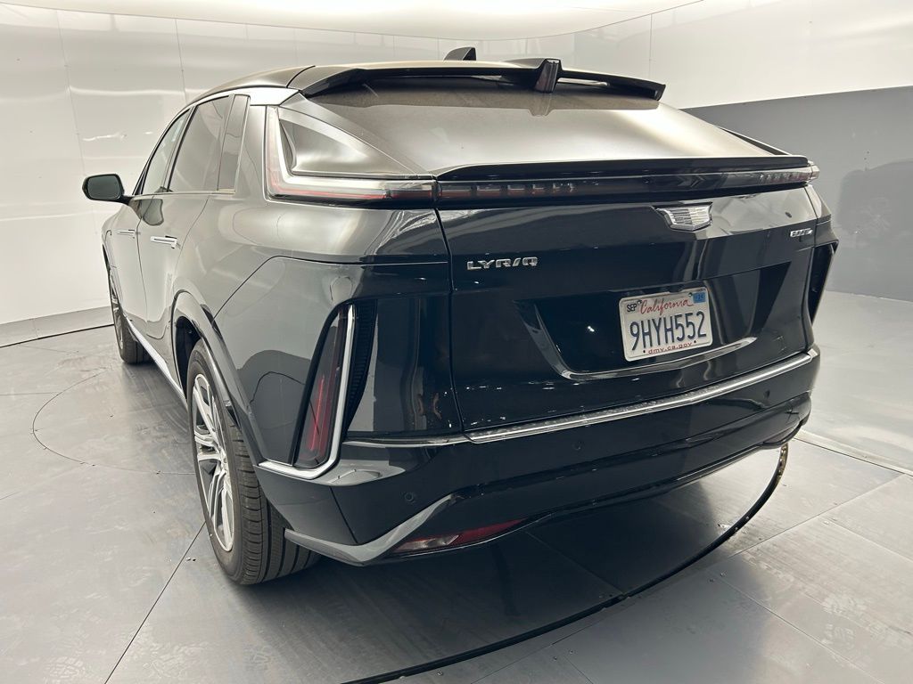 2024 Cadillac Lyriq Luxury photo 3