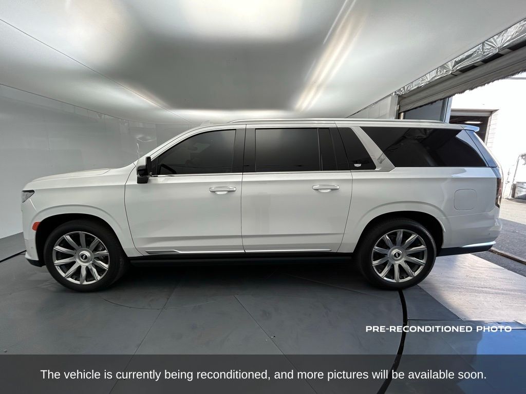 2021 Cadillac Escalade ESV Premium Luxury Platinum photo 2