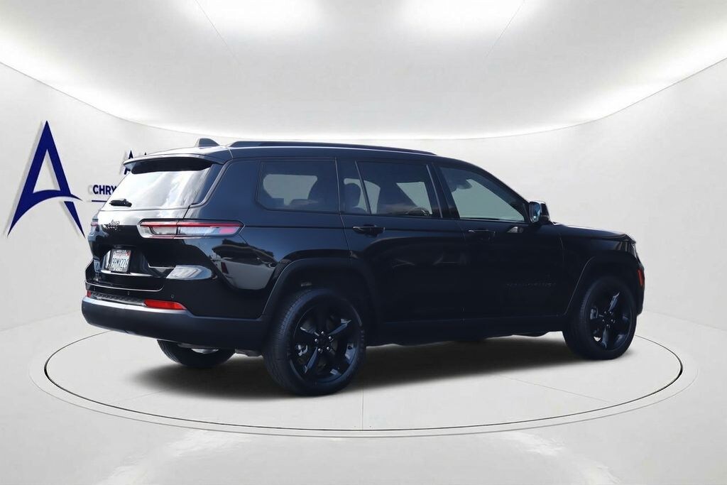 Used 2024 Jeep Grand Cherokee L Laredo SUV