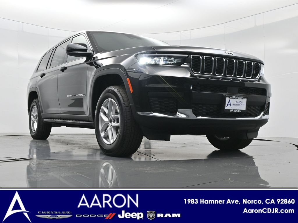 2025 Jeep Grand Cherokee Laredo X photo 2
