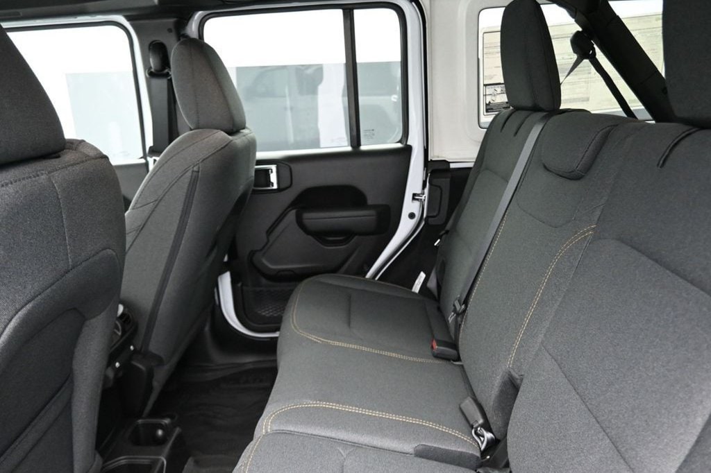 2025 Jeep Wrangler 4-Door Willys - Photo 29