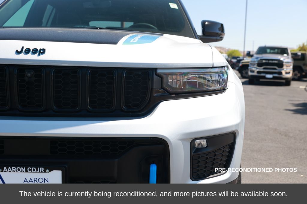 2022 Jeep Grand Cherokee 4xe Trailhawk photo 4