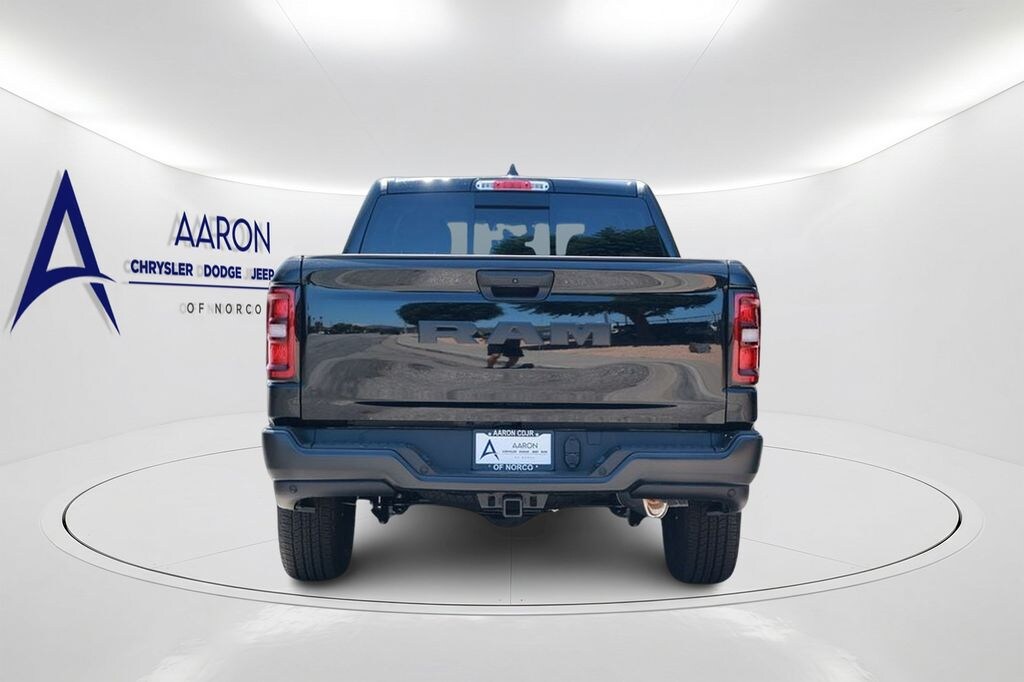 New 2026 Ram 1500 EXPRESS CREW CAB 4X4 5'7 BOX Pickup